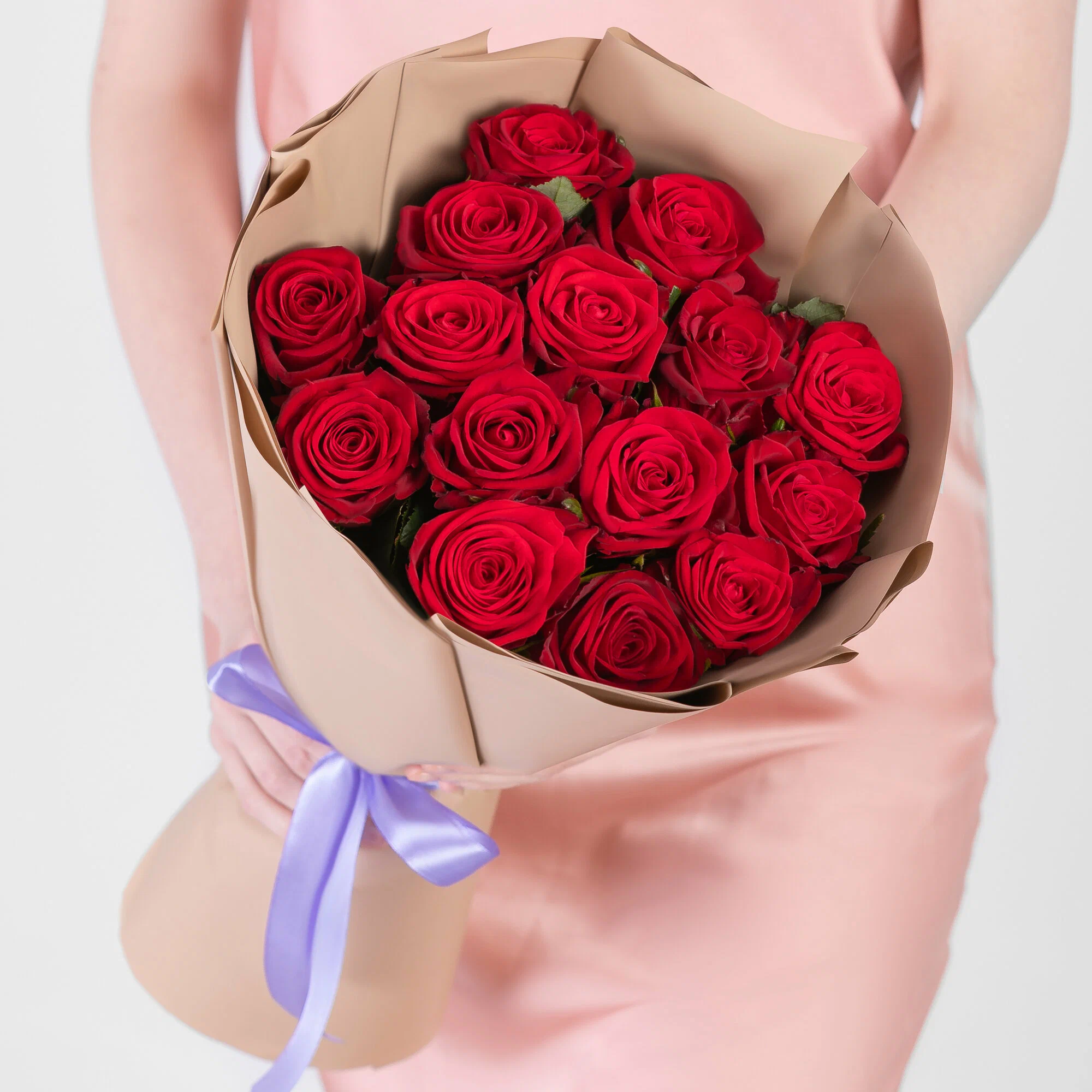 Тут эта картинка/catalog/15-krasnykh-roz-v-oformlenie/